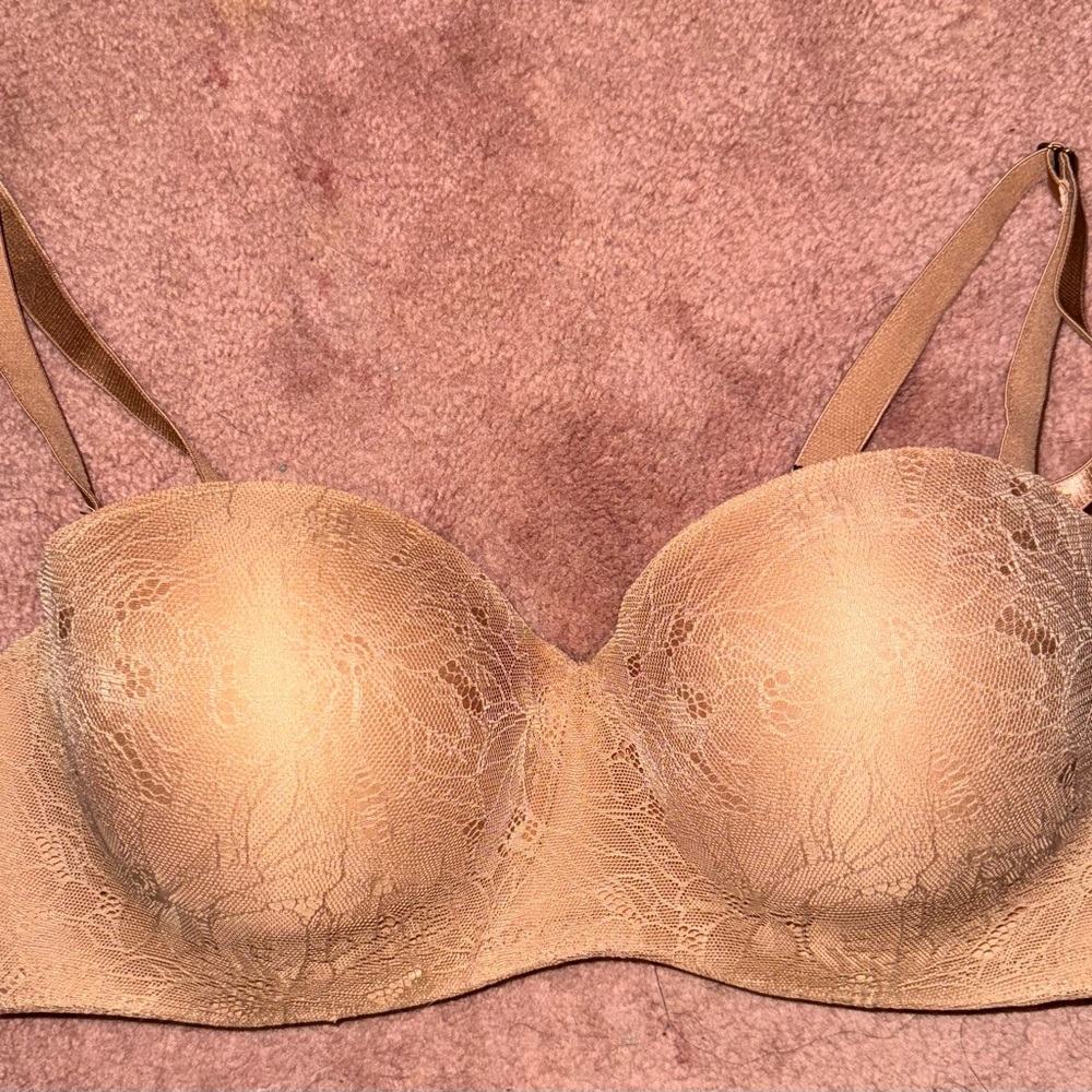NEW WITHOUT TAGS! Nude Lace Bra Size 38C